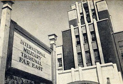 International Military Tribunal Far East 간판이 걸린 법정 건물 정면