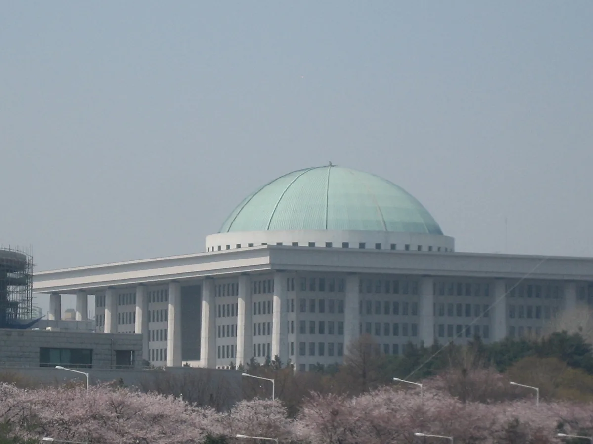 벚꽃 핀 봄의 국회의사당
